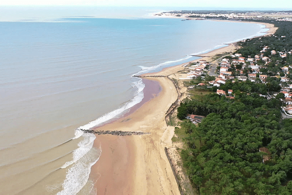 plus de 400 kilométres de côte sont concernées dans notre région par ce phénomène naturel amplifiée par l'aménagement du territoire et le réchauffement climatique