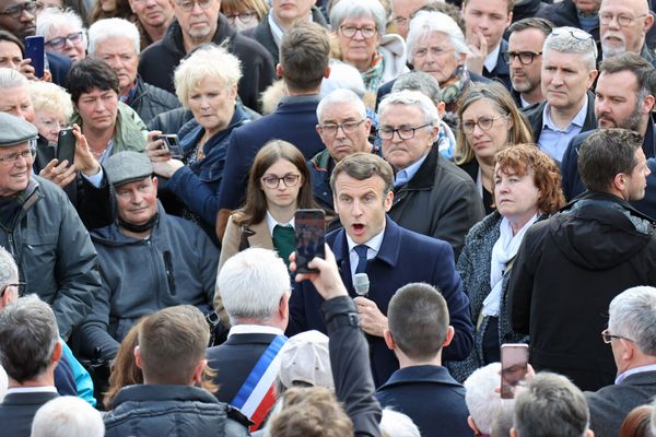 Emmanuel Macron en visite à Spezet, dans le centre-Bretagne, le 05 avril dernier