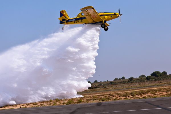 Image dillustration. C'est un Air Tractor de ce type qui a été utilisé. 