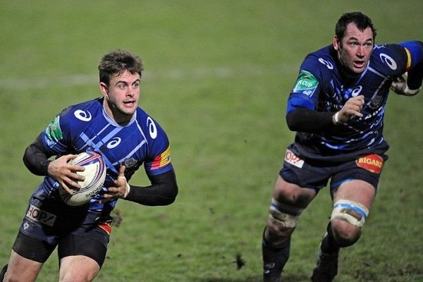 Rory Kockott, auteur de tous les points de Castres, devant son co-équipier Pedrie Wannenburg