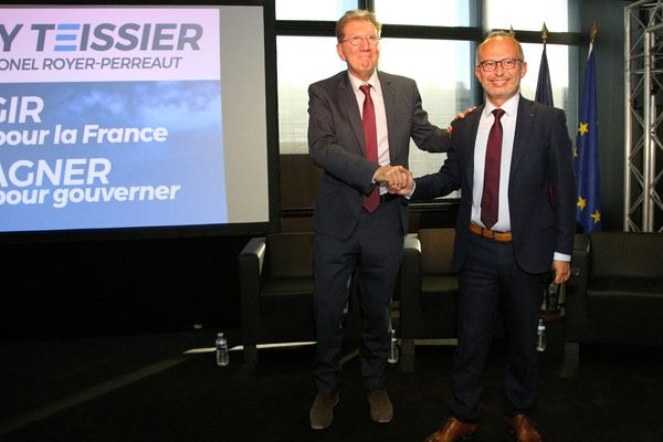 Guy Teissier et Lionel Royer-Perreaut lors de la campagne des législatives de 2017.