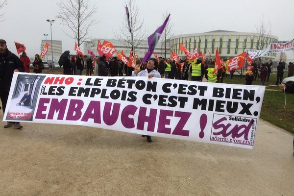 Une intersyndicale des personnels de l'hôpital d'Orléans appelait à manifester le jour de l'inauguration du NHO par le Premier ministre, Bernard Cazeneuve.