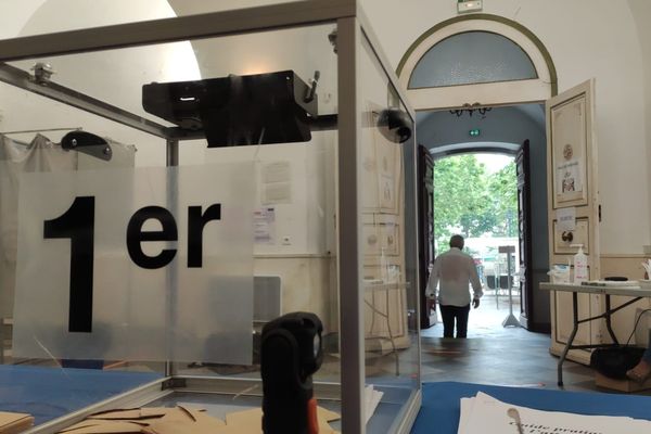 En Corse, les bureaux de vote ont accueilli les premiers électeurs à 8 heures. 