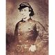 Louise Michel photographiée en 1871, alors qu'elle porte l'uniforme fédéré à l'époque de la Commune de Paris.