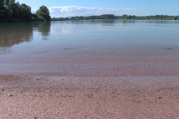 L'eau de la gravière de Lauterbourg provient de la nappe phréatique