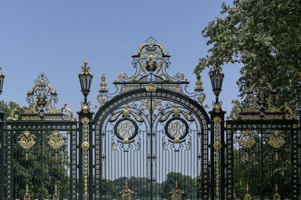 A partir de ce mardi soir, 17 mars, les parcs et jardins de la ville de Lyon resteront fermés. Au parc de la Tête d'Or, la Porte des Enfants du Rhône sera close !