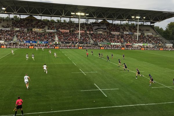 Les Columérins ont donné le premier coup d'envoi de la saison au Stadium devant 8244 spectateurs.