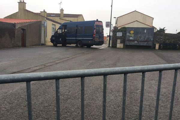 A Saint-Viaud, le quartier où se trouvait le forcené est resté bouclé une partie de la matinée.