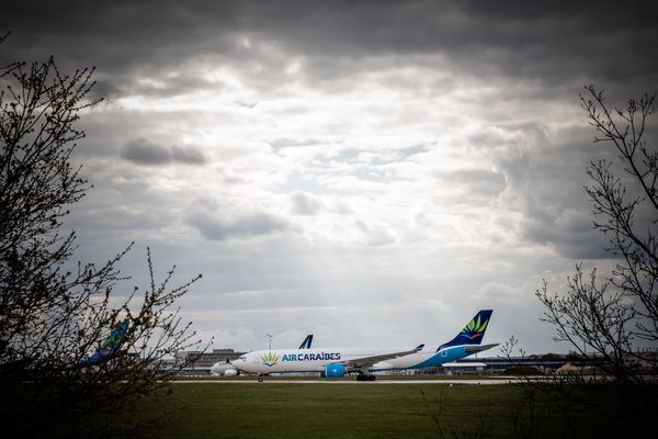 Orly, le plus gros aéroport de France pour les vols domestiques a fermé le 31 mars, en raison de l'épidémie de Covid-19.