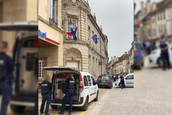 Une perquisition a été menée à l'hôtel de ville.