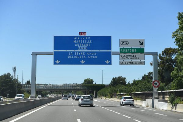 Le piéton s'est fait renverser sur une voie de l'A 50 dans le sens Toulon Marseille.