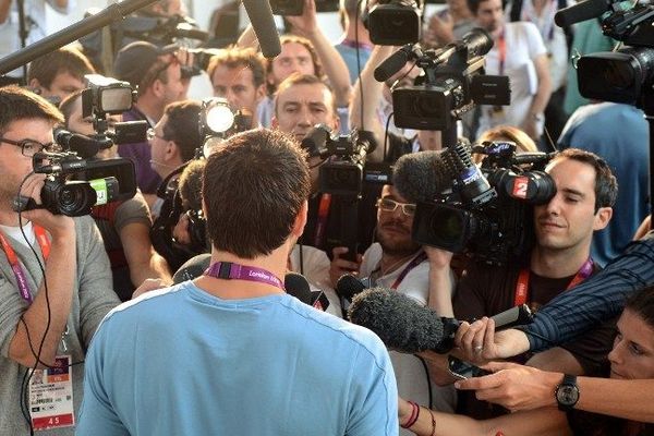 Nikola Karabatic face à la presse à Londres pendant les Jeux.