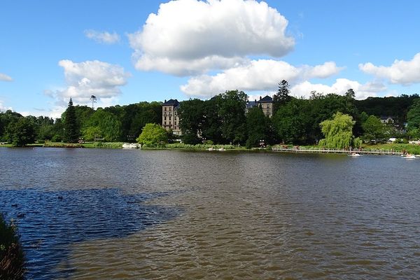 Un LUNDI très ensoleillé à Bagnoles-de-l'Orne, au milieu de cumulus inoffensifs.