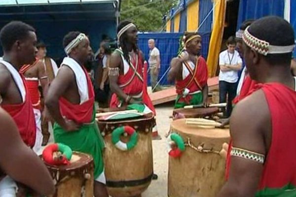 Une troupe originaire du Burundi, au festival de Montoire (Loir-et-Cher).