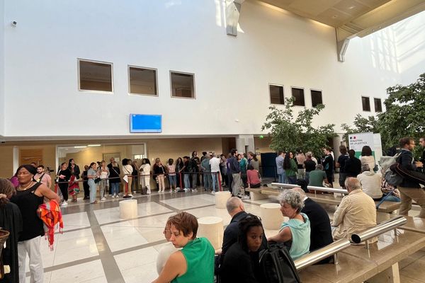 Le public nombreux au procès des viols de Mazan, au palais de justice d'Avignon