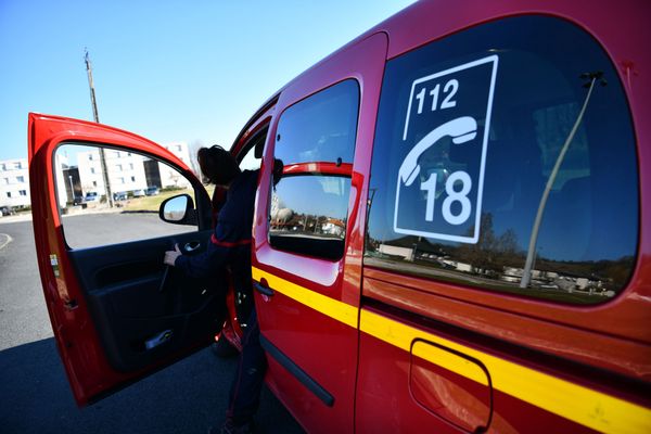 Une trentaine de pompiers sont sur place pour prendre en charge les blessés.