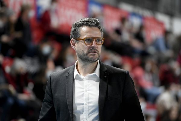 L’entraîneur et directeur général du club de basket des Flammes Carolo, Romuald Yernaux, est convoqué au tribunal judiciaire de Charleville-Mézières.