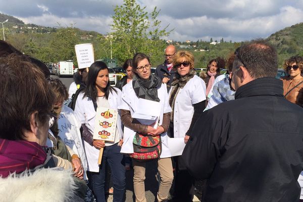 Les salariés de la Clinique de l'Auzon à la Roche-Blanche (63) entament leur troisième semaine de grève. 