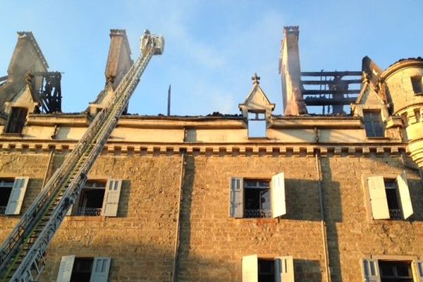 Le feu a détruit la toiture