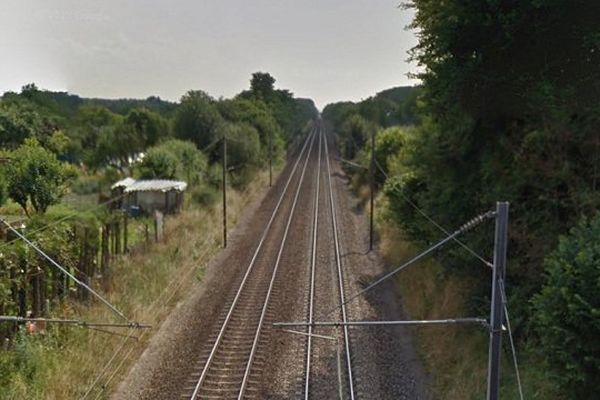 Photo d'illustration : point de vue sur la voie ferrée à Pont-L'Evêque, près de Noyon.