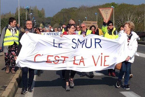 Une centaine de personnes a défilé dans les rues de Concarneau pour la défense de son hôpital.