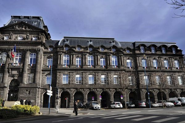 L'association de défense des mineurs isolés étrangers RESF (Réseau éducation sans frontières) organise une manifestation le 3 septembre, devant la préfecture du Puy-de-Dôme, à Clermont-Ferrand. Ils souhaitent alerter sur la situation de 80 mineurs isolés étrangers sans hébergement, qui réalisent leur rentrée scolaire le même jour.