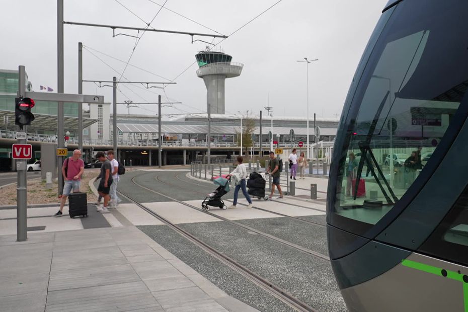 The Impact of the Bordeaux Tramway Extension on Airport Travel: User Satisfaction and Daily Passenger Statistics