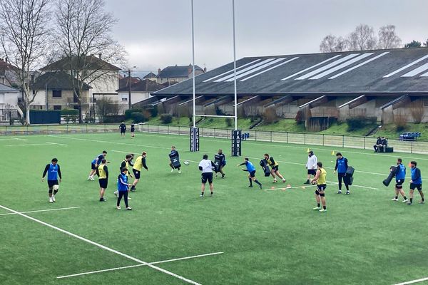 Le CA Brive, ici à l'entrainement ce 13 février, va devoir se reprendre, après sa défaite à domicile face à Nevers. Victoire impérative ce jeudi 15 février, en déplacement à Grenoble.