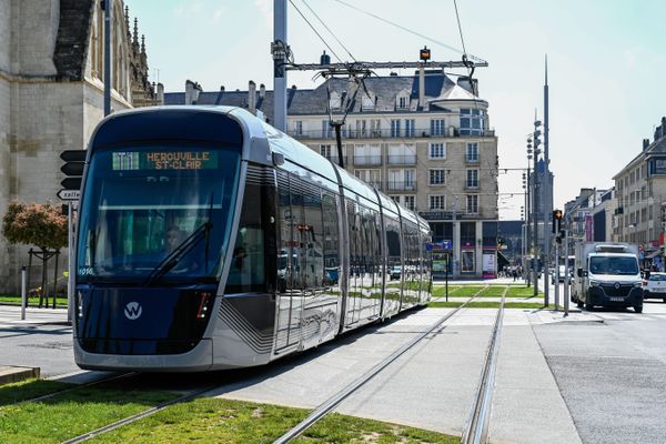 C'est dans un tramway caennais qu'un jeune homme a été roué de coups par plusieurs agresseurs, vendredi 10 janvier.