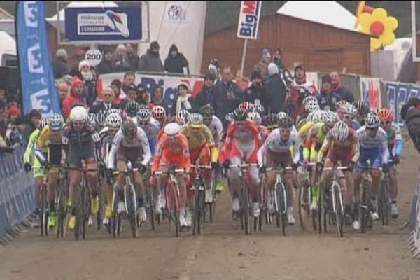 Le départ du cyclo-cross de Nommay (Doubs) en 2014