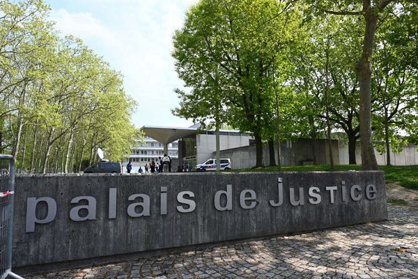 Deux jeunes majeurs mis en examen pour avoir tué un jeune homme lors d'une rixe.