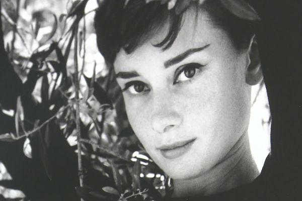 Le parcours d'Audrey Hepburn est retracé dans une exposition, près de Morges, en Suisse, où l'actrice repose depuis trente ans.