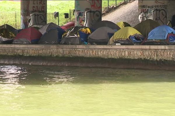 Le campement du canal Saint-Denis.