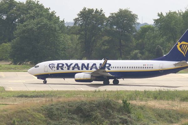 Un avion Ryanair à l'aéroport de Tours en septembre 2023.