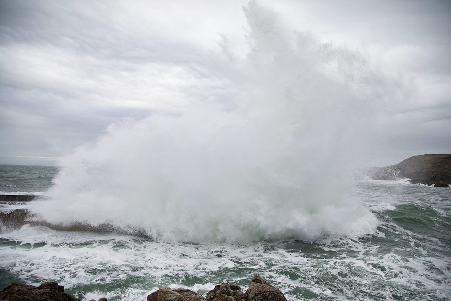 Coup De Vent En Bretagne : Des Rafales à Plus De 130 Km/h, Des Milliers ...