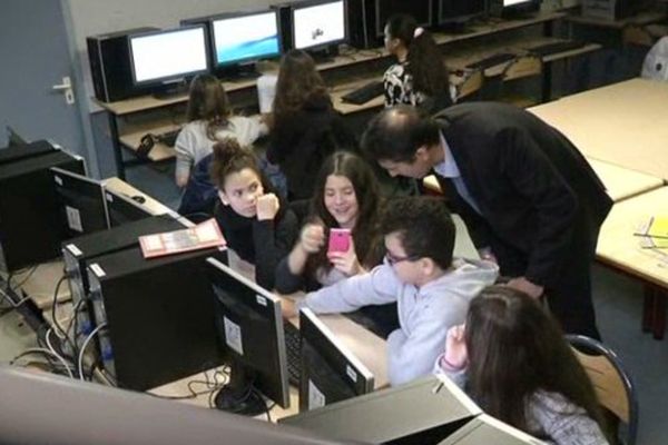 Un journal scolaire récompensé par un prix, à Bagnolet, en Seine-Saint-Denis.