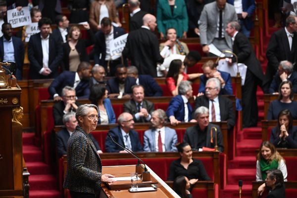 La Première ministre Elisabeth Borne devant l'Assemblée nationale le 16 mars 2023, avant son annonce du recours au 49.3 pour le projet de loi sur la réforme des retraites.