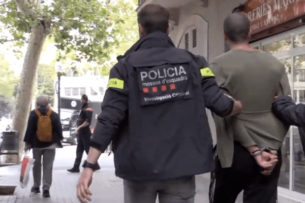 La police catalane, les Mossos, a interpellé pas moins de 20 personnes et effectué 30 perquisitions, mardi 17 octobre.