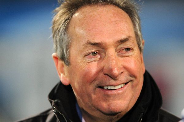 Gérard Houllier a marqué l’histoire de l’Olympique Lyonnais. Entraîneur de Lyon entre 2005 et 2007 avec deux titres de champion de France et deux Trophées des champions, il était revenu au club en 2015 comme conseiller de Jean-Michel Aulas.