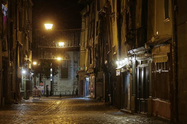 L'homme a été bless par balle dans la rue Saint-MIchel de Rennes.