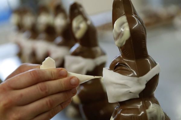 Pour s'adapter à la crise sanitaire, les chocolatiers rivalisent de créativité dans leurs créations comme dans leur modes de vente...