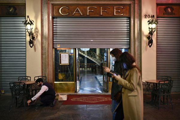 Ce café de Turin, comme tous les autres en Italie, est désormais obligé de demander un pass vaccinal à ses clients.