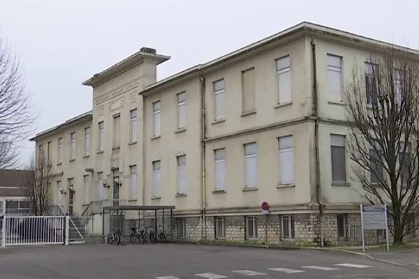 L'ancien hôpital de Chalon-sur-Saône, sur l'île Saint-Laurent, est au coeur de l'étude du réaménagement urbain envisagé