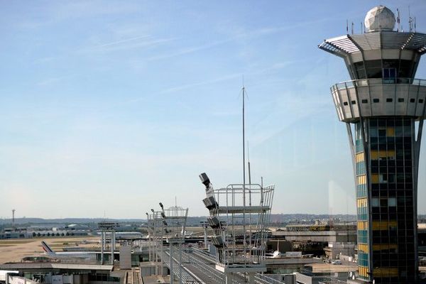 La tour de contrôle de l'aéroport d'Orly.