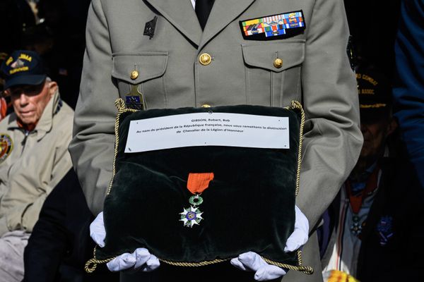 La légion d'honneur, plus grande distinction remise aux civils et militaires français pour services éminents rendus à la nation.