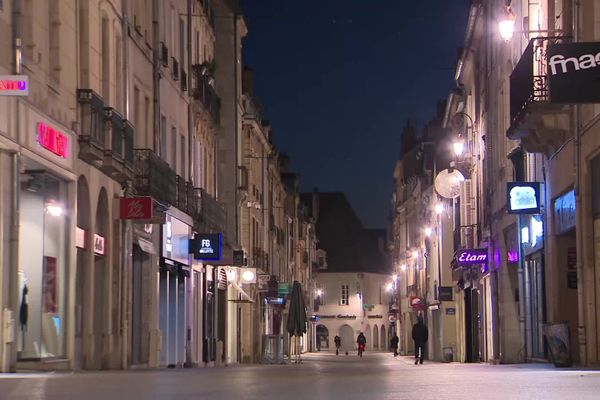 Le centre-ville de Dijon, peu avant 18 heures, dimanche 10 janvier