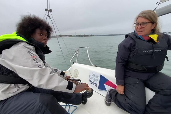 Le programme  Femmes, Mer, Emploi vise à offrir aux femmes l'opportunité de découvrir la passion pour la mer et les métiers maritimes comme ici dans la rade de Lorient.