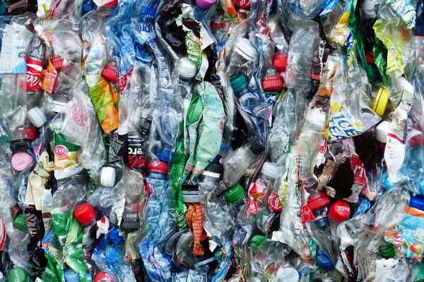 En 2015, 448 millions de tonnes de plastiques ont été produites dans le monde.