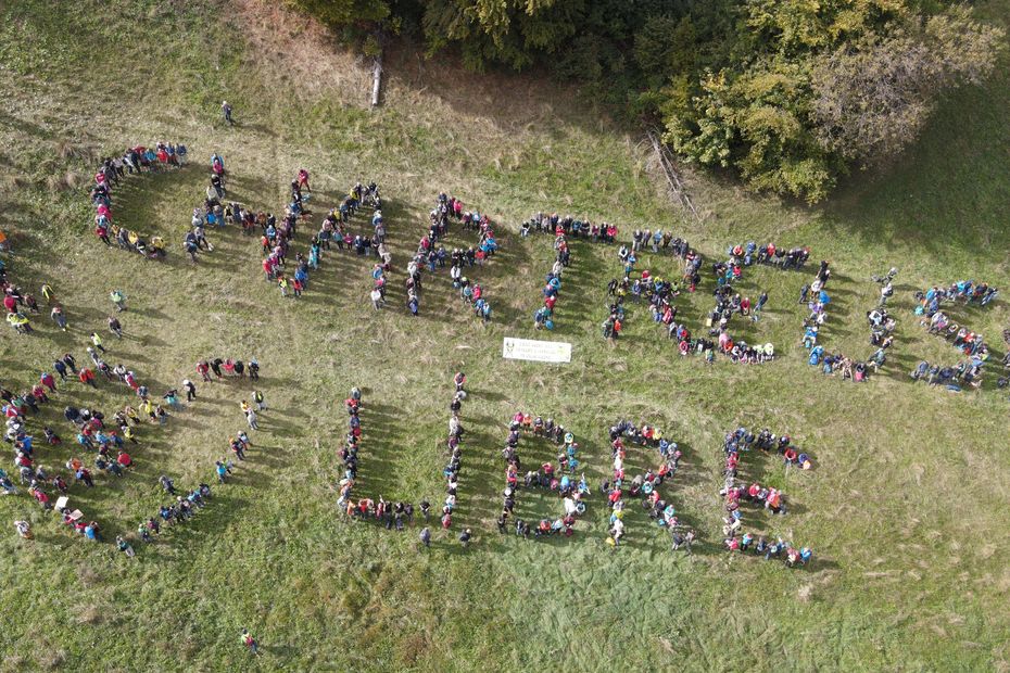 VIDÉO. "Les gueux ne s'arrêteront pas là" : des centaines de manifestants randonnent pour "une Chartreuse libre"