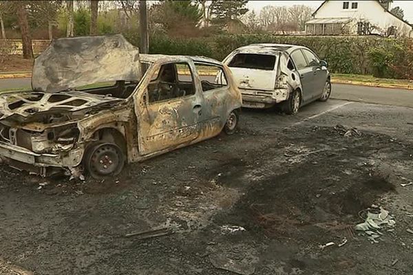 incendies de voitures à joué les Tours (37)